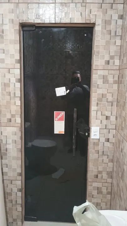 PORTA PARA BANHEIRO JÁ COM PELÍCULA BLACKOUT  - Foto 2