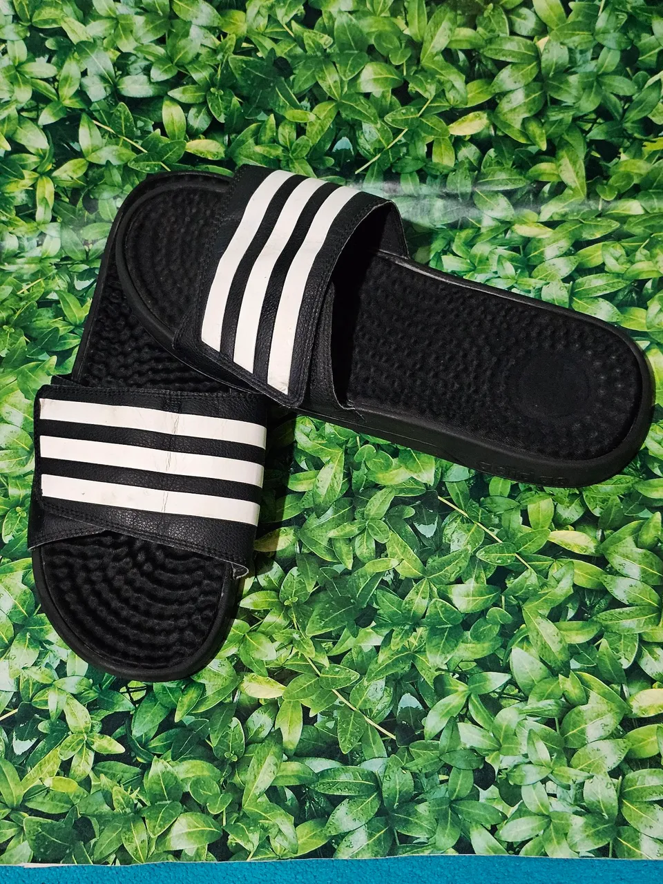 Sandálias Adidas Adilette - Preto e Branco