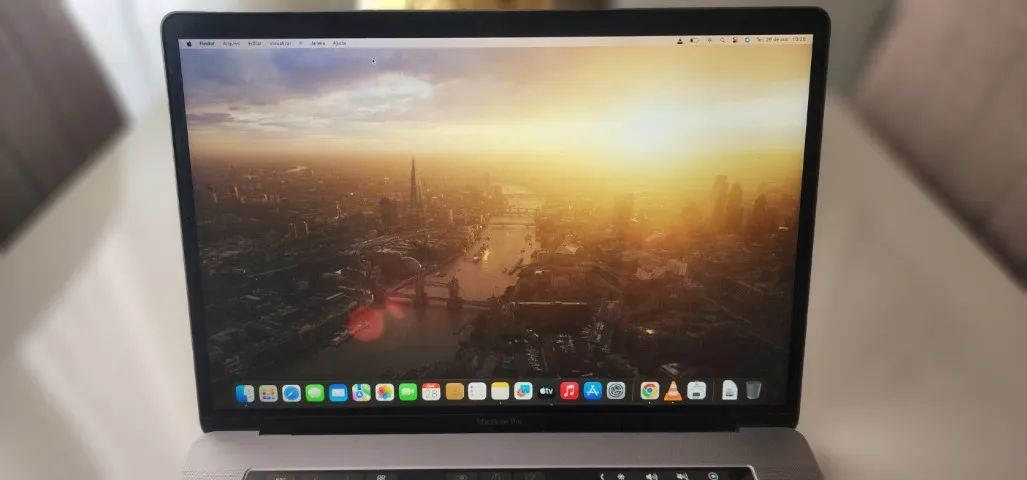 MacBook pro 15 mid 2019 i9 16gb sdd 500gb 4gb vídeo dedicado