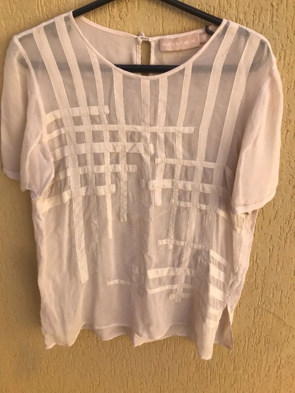 Blusa Com Recortes Na Cor Creme Da Made By Tailor