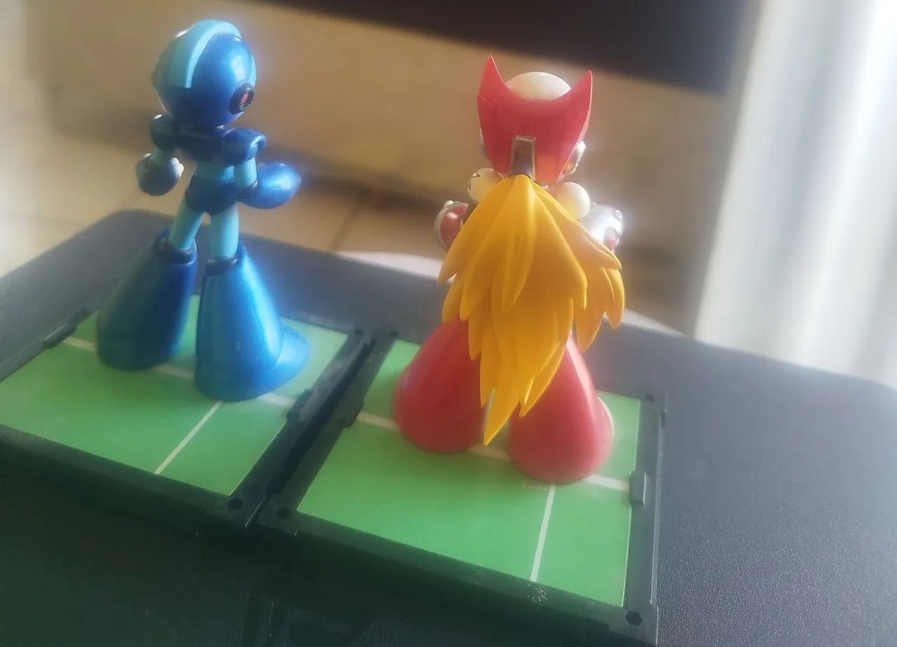 Bonecos de ação Mega Man e Zero
