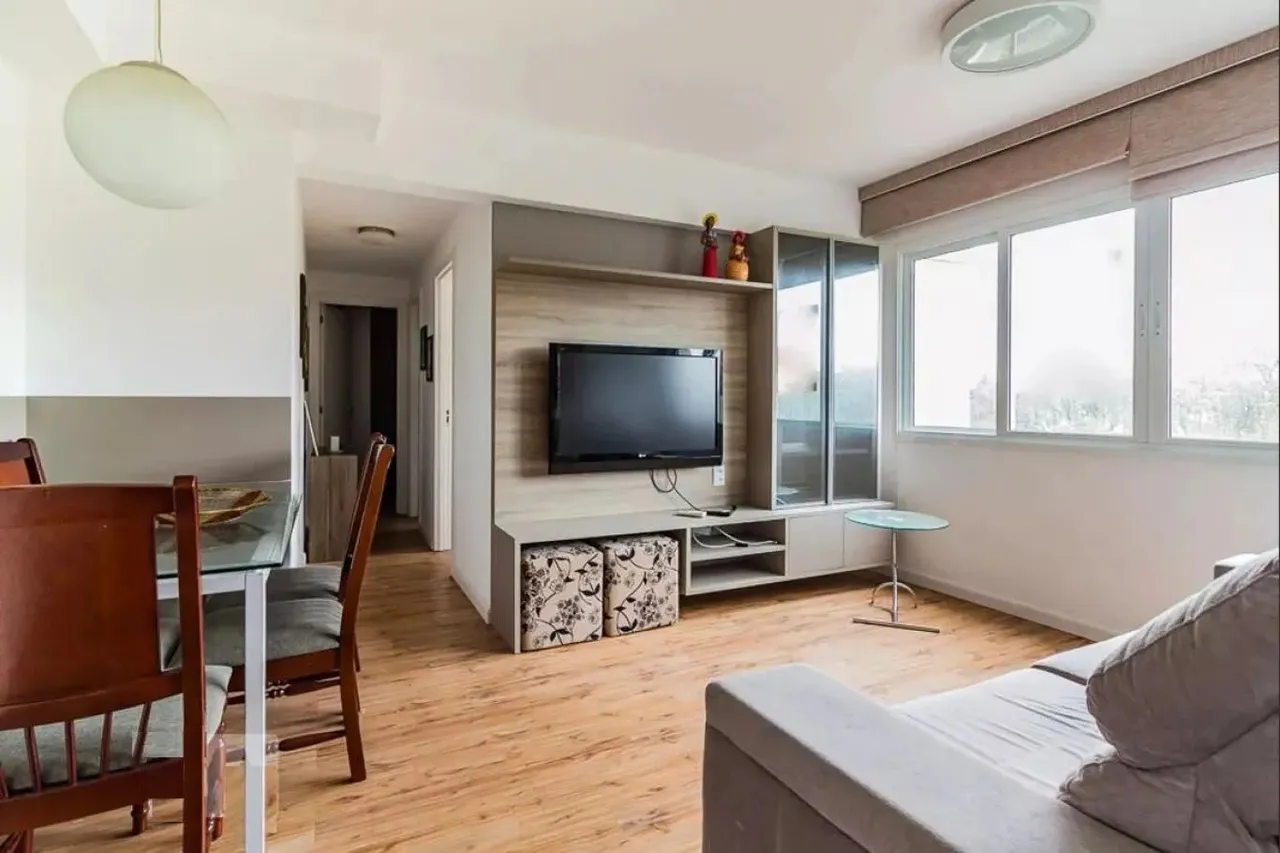 Apartamento à venda na Azenha com 55m² e 2 dormitórios/quartos disponíveis.