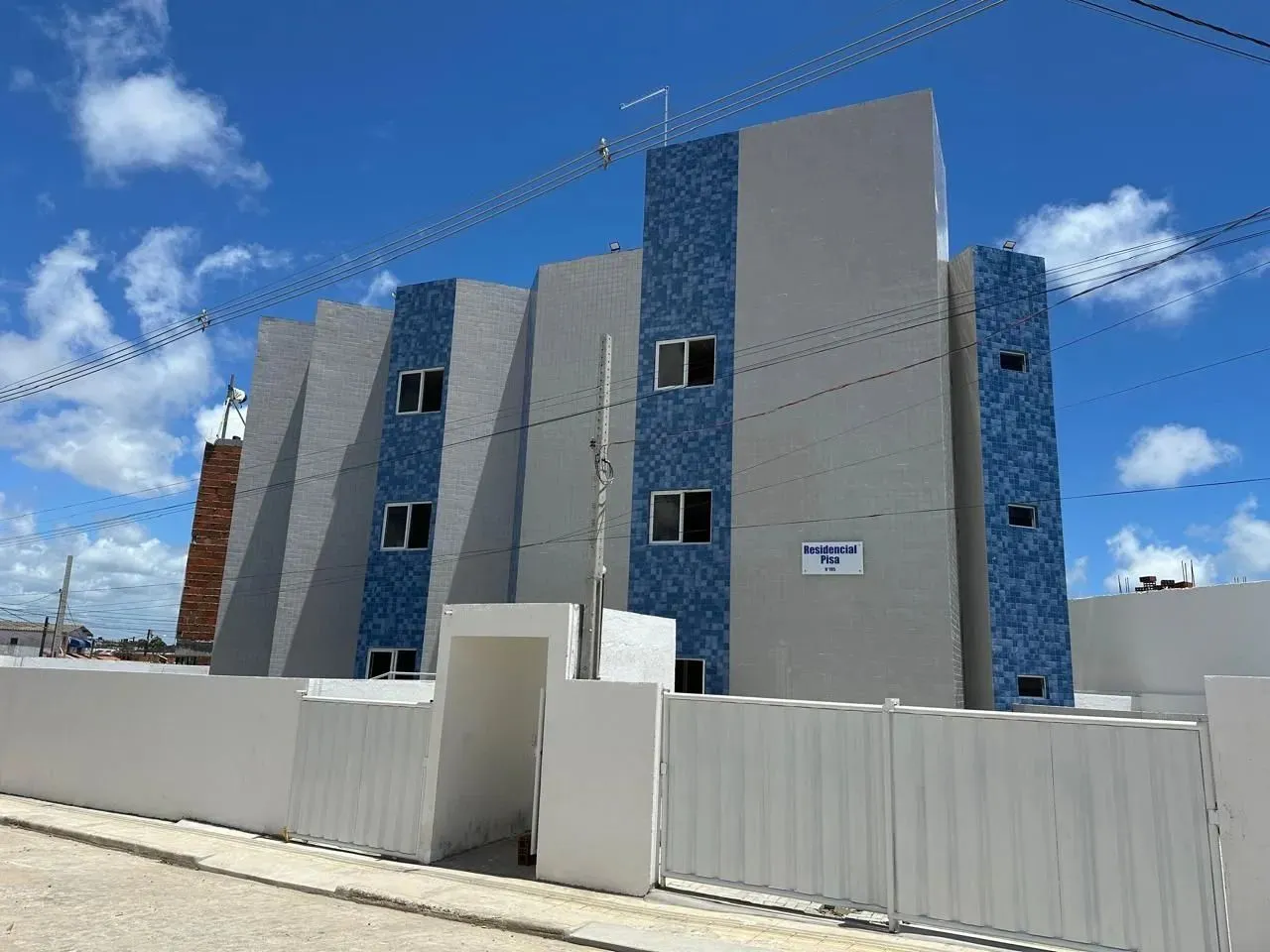 EXCELENTES APARTAMENTOS EM PARATIBE COM SUITE, BOX NO BANHEIRO , ESPELHO E PORCE