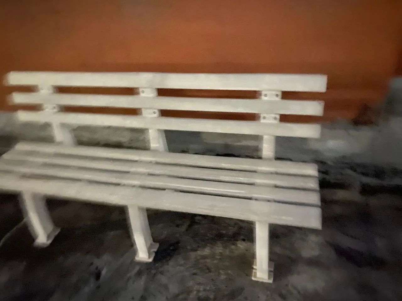 Banco de madeira branco
