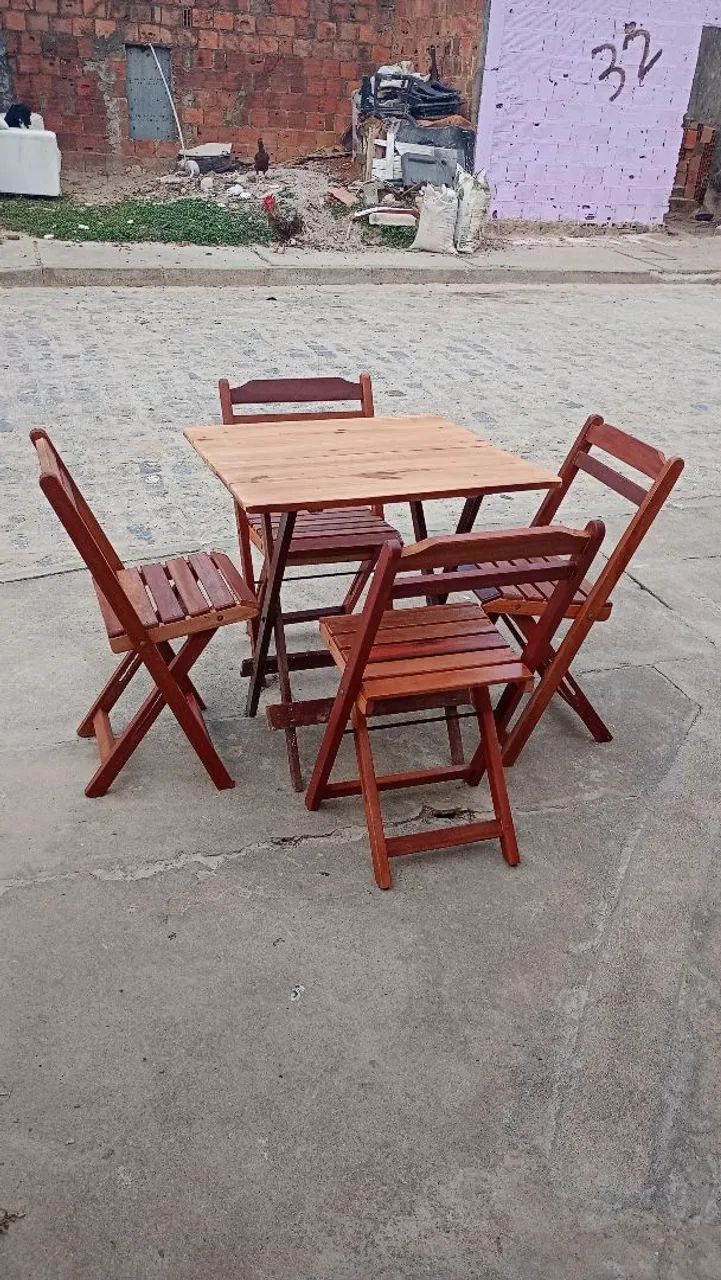 Conjunto de Mesa e Cadeiras de Madeira para Jantar