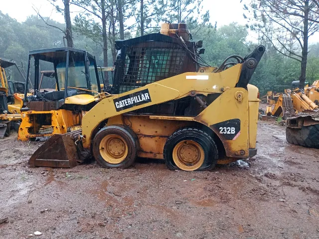 MINIESCAVADEIRA CATERPILLAR 232B - SEM MOTOR