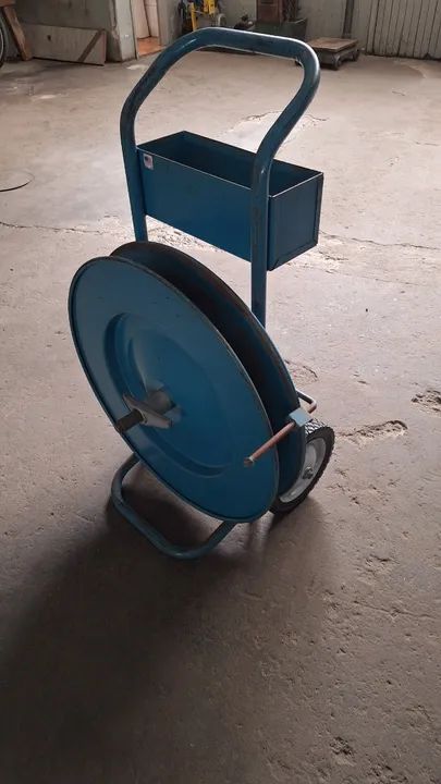 Porta bobina e desbobinador para fita de arquear