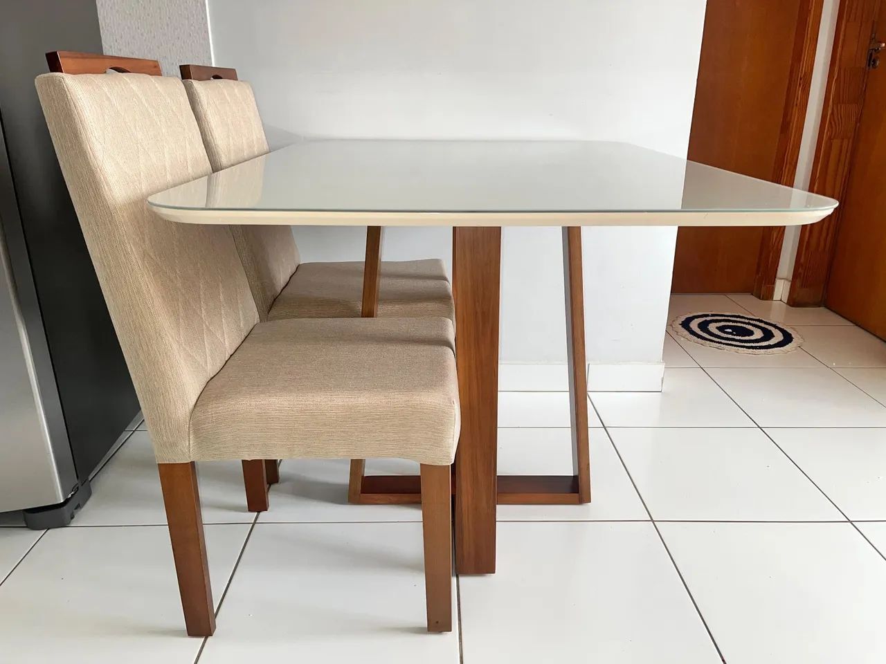 Mesa nova com cadeiras de madeira a pronta entrega  - Foto 5