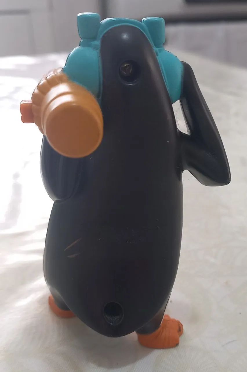 Pinguim de brinquedo com acessório - Foto 2