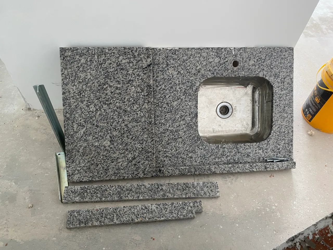 Bancadas em Cinza Corumbá Cozinha e Banheiro