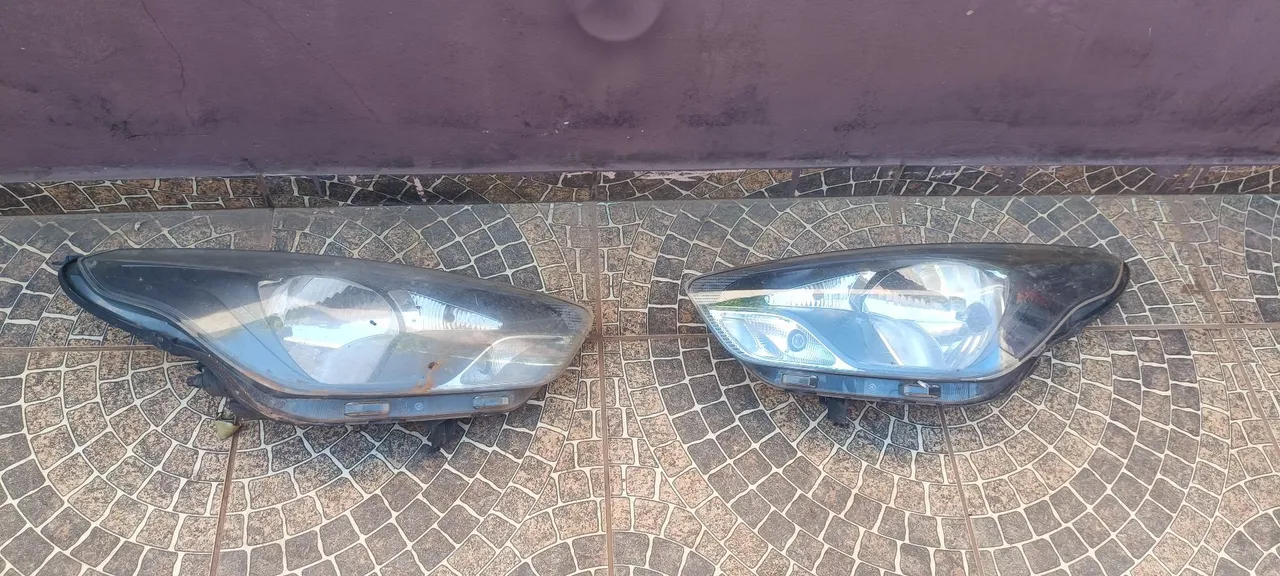 Faróis Dianteiros - Peças Automotivas