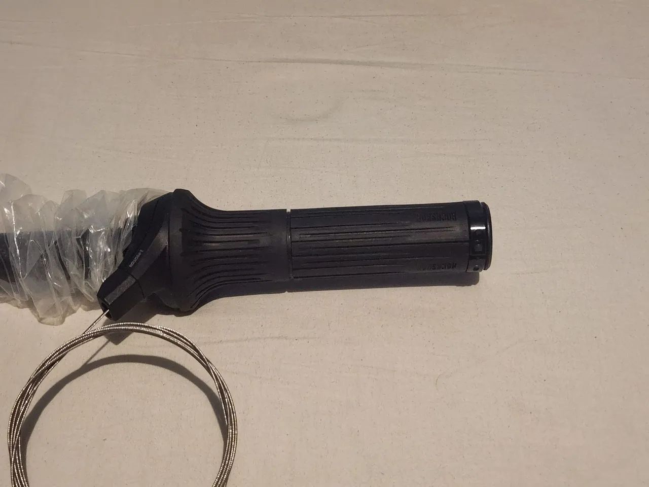 Guidão ITM Volo 760mm com manopla trava de suspensão Rock Shox Twistlock  - Foto 4