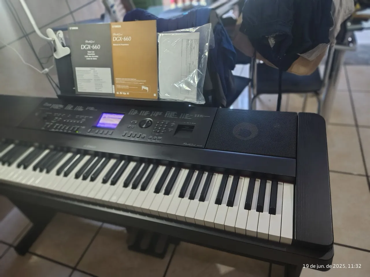 Piano Yamaha DGX-660 pouco usado