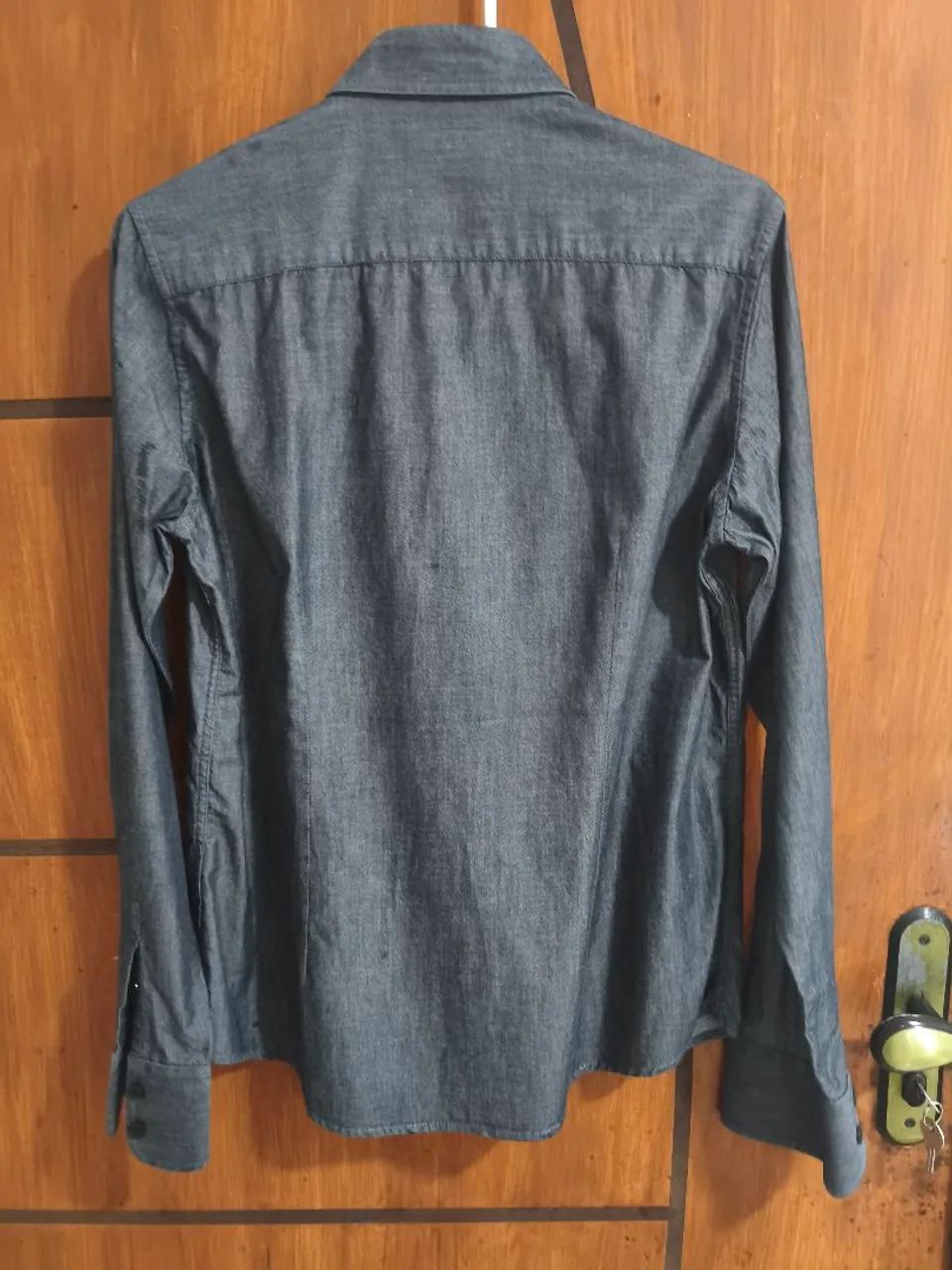 03 Camisas femininas da marca Aleatory em perfeito estado  - Foto 5