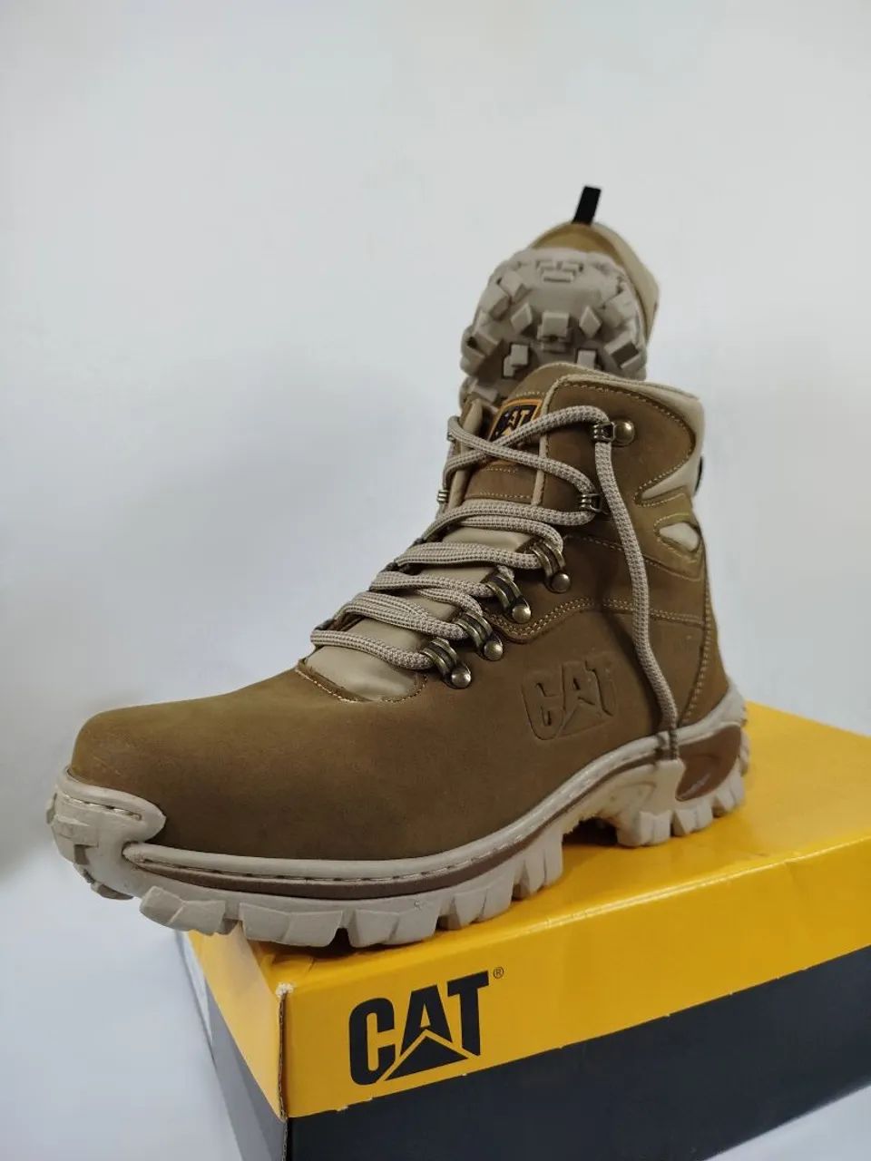 Bota Cat Premium Avelã: Couro Legítimo,Palmilha Gel,Costura Reforçada,Sola Top! N°39 ao 42 - Foto 5