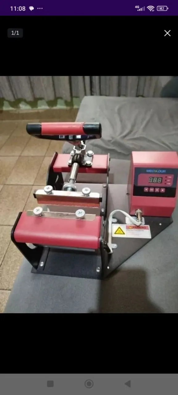 Máquina de estampar canecas, camisetas, etc.
