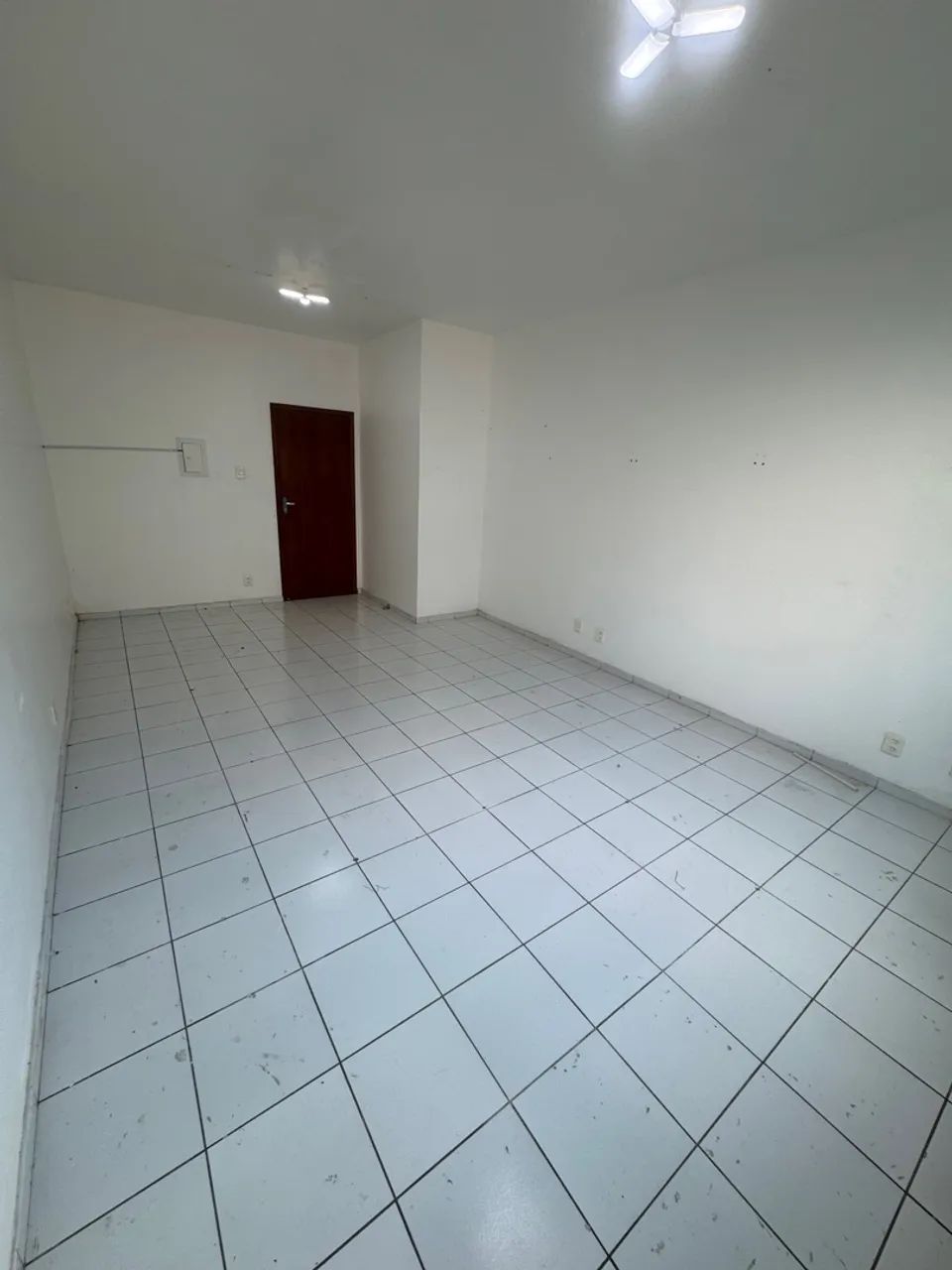 SALA COMERCIAL CENTRO MACAÉ CONDOMÍNIO INCLUSO - Foto 2