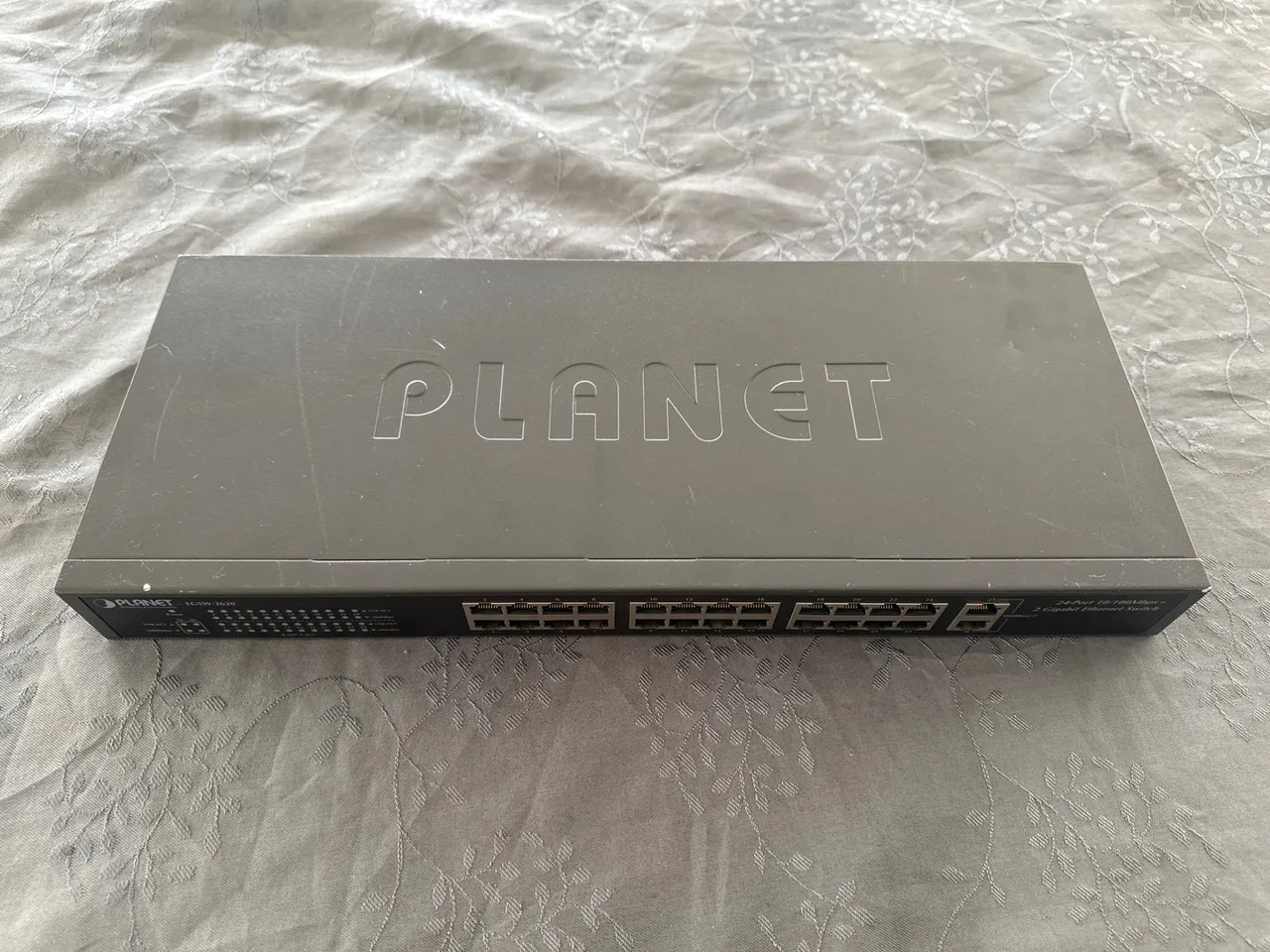 Switch de Rede Planet 24 Portas 10/100Mbps 2 Portas Gigabyte