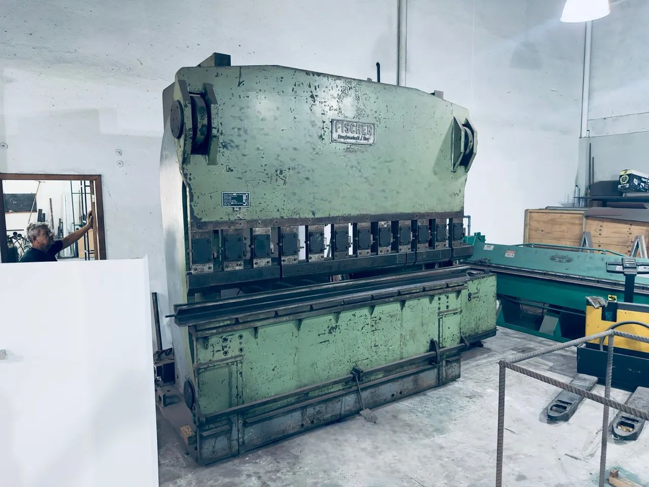 Dobradeira hidráulica 100ton. / Largura: 3000mm Dobra até 15mm
