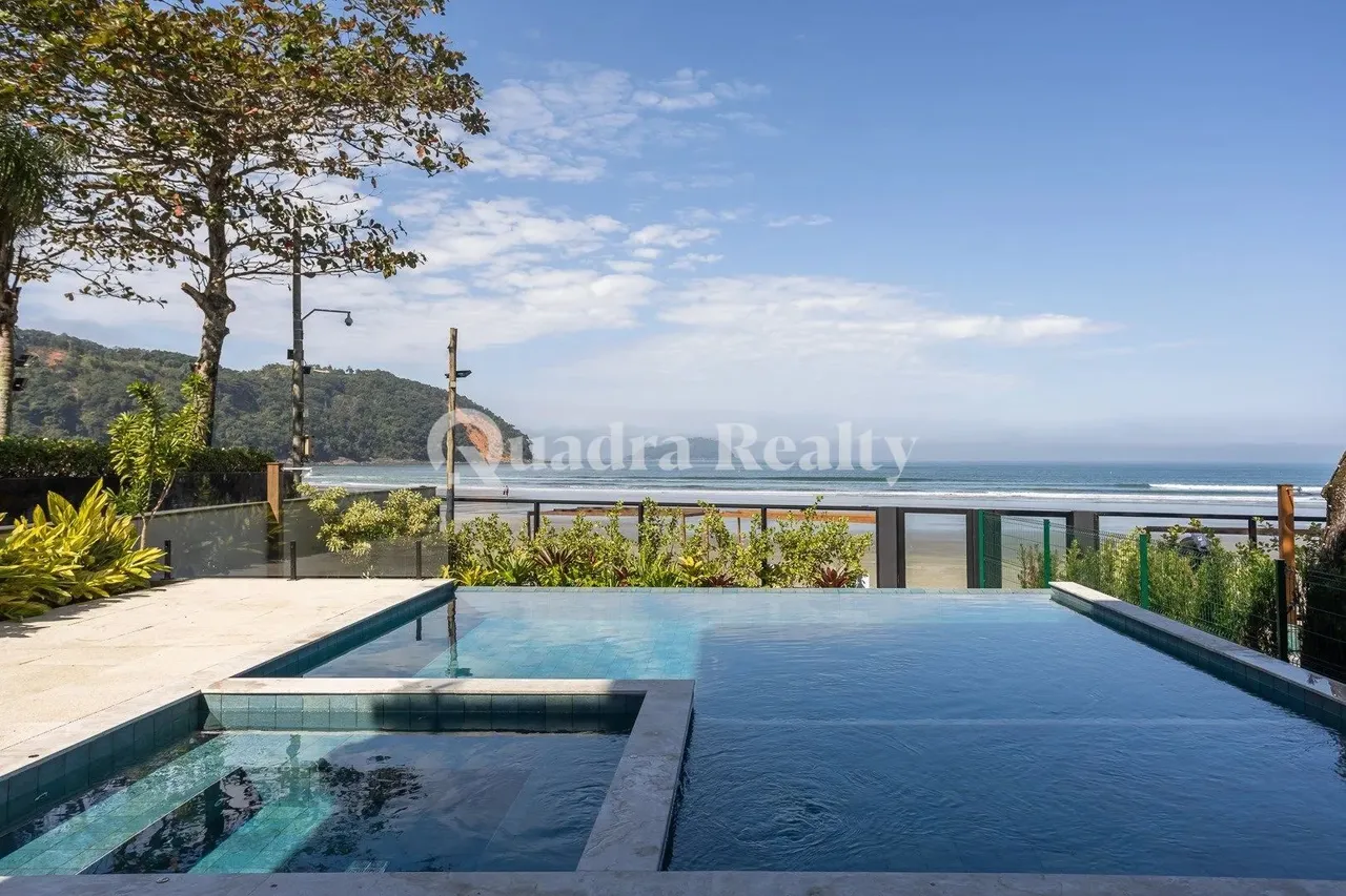 Casa em frente ao mar na Praia da Baleia