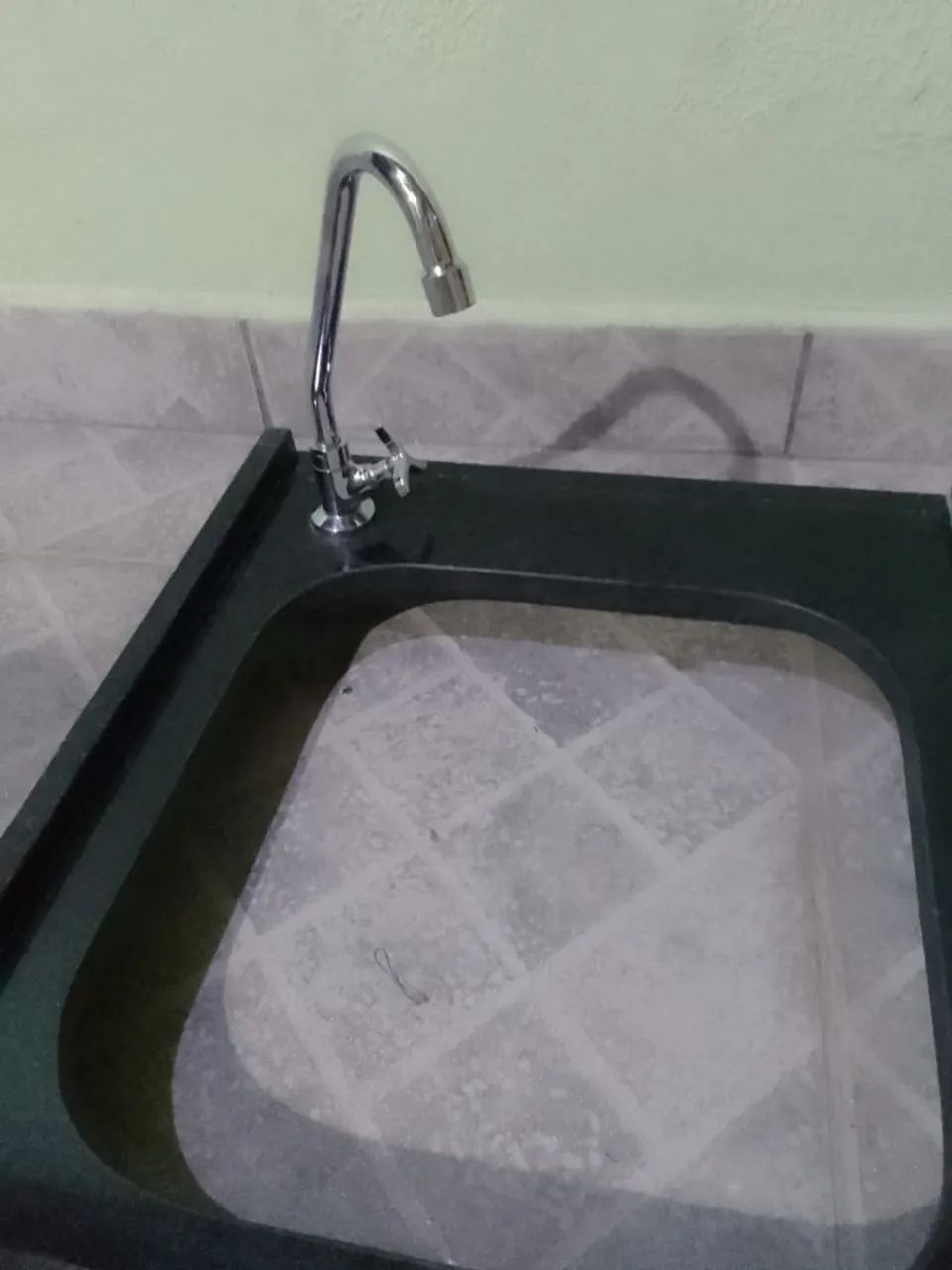 Pedra granito pra Cuba para área externa + torneira Docol Nova, ACEITO OFERTAS  - Foto 2