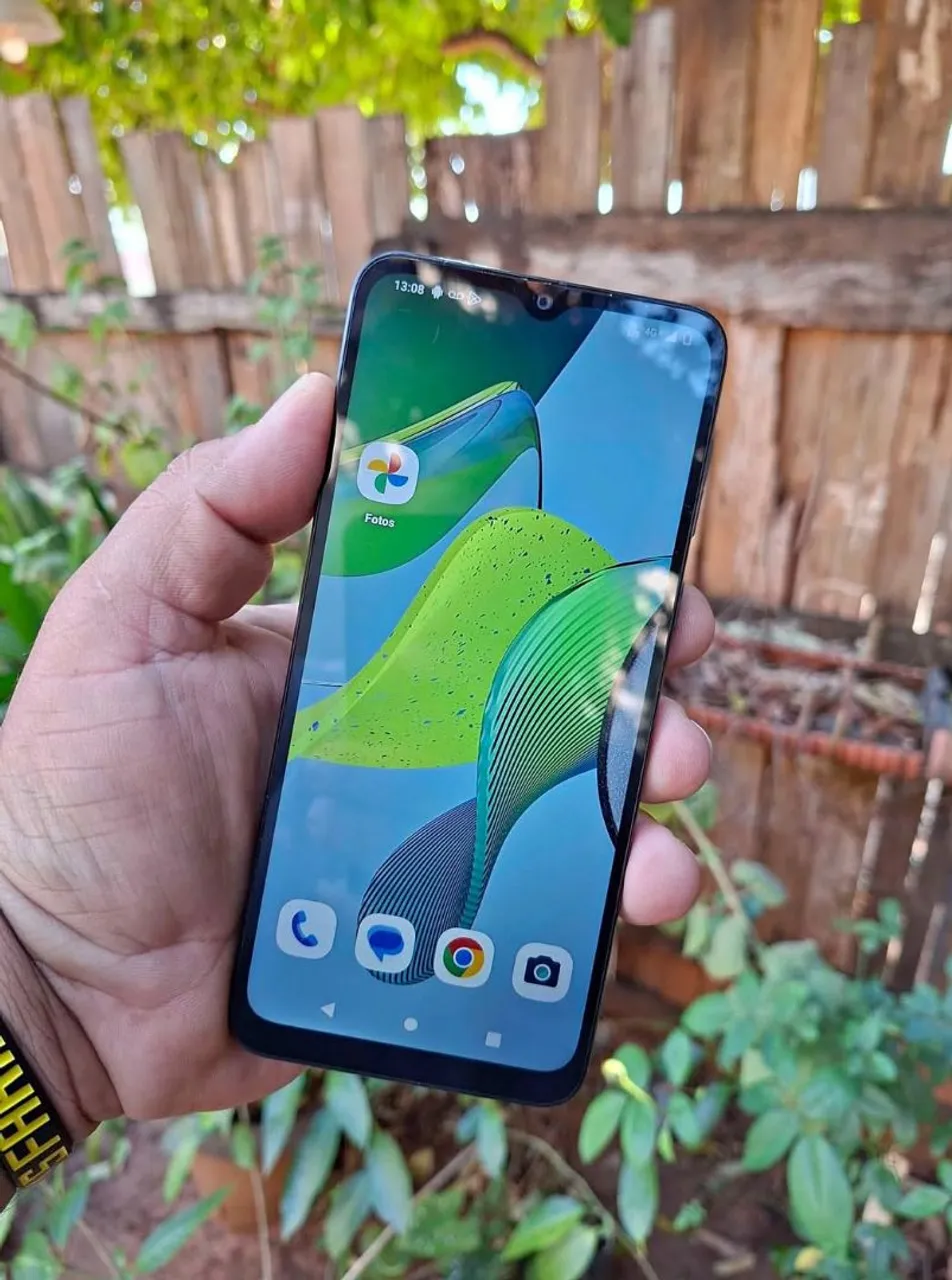 ?VENDO MOTO E13 DE 64GB,4GB DE RAM, ÓTIMO SW BATERIA,TELA GRANDE NA PELÍCULA $270?