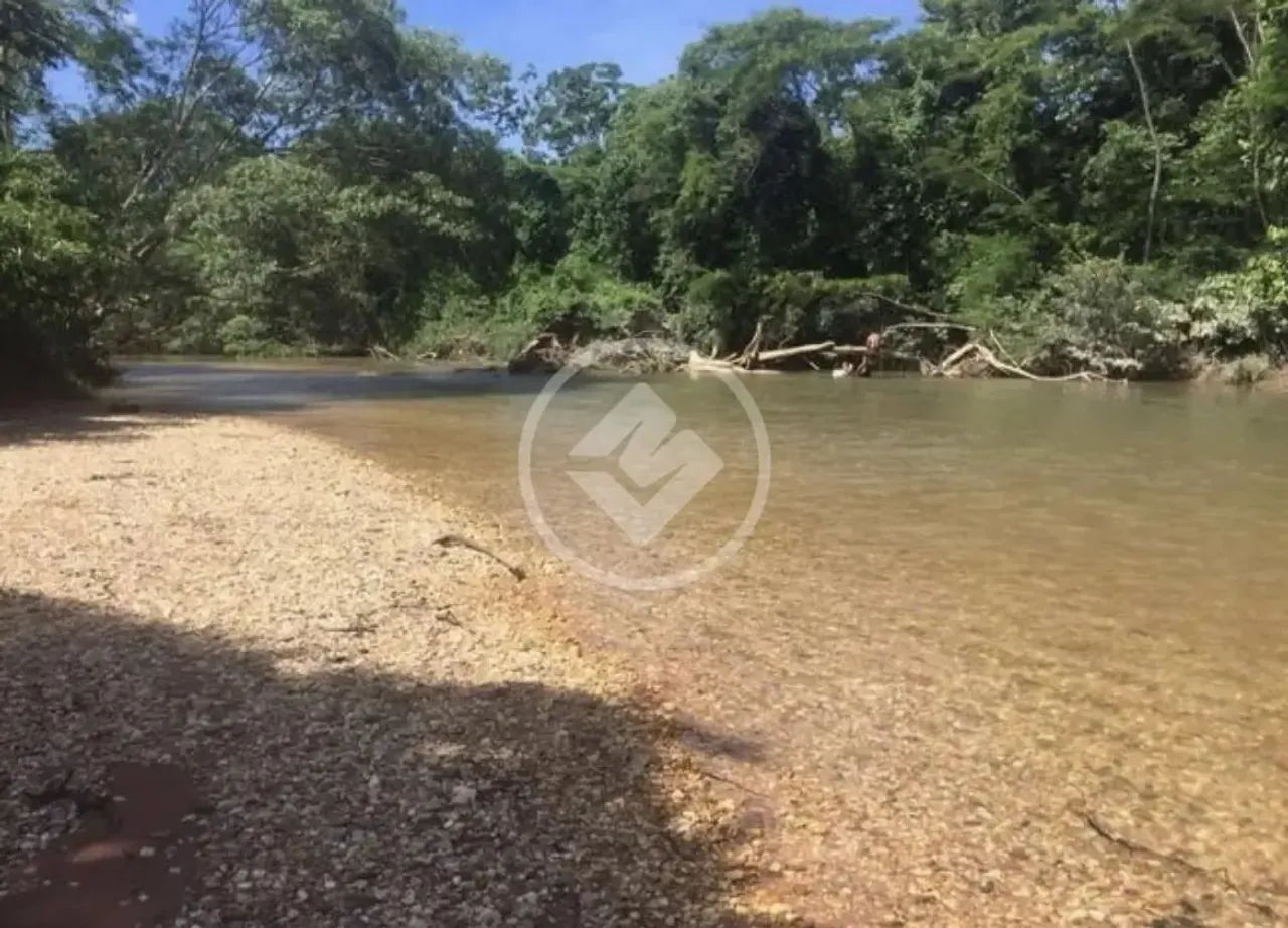 #Vende-se Chácara em condomínio à beira do Rio Coxipó , com churrasqueira , piscina , redá