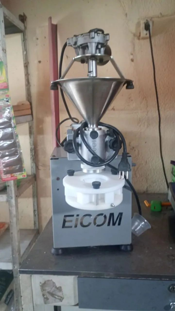 Máquina de Salgados EIcom muito nova no preço !!!