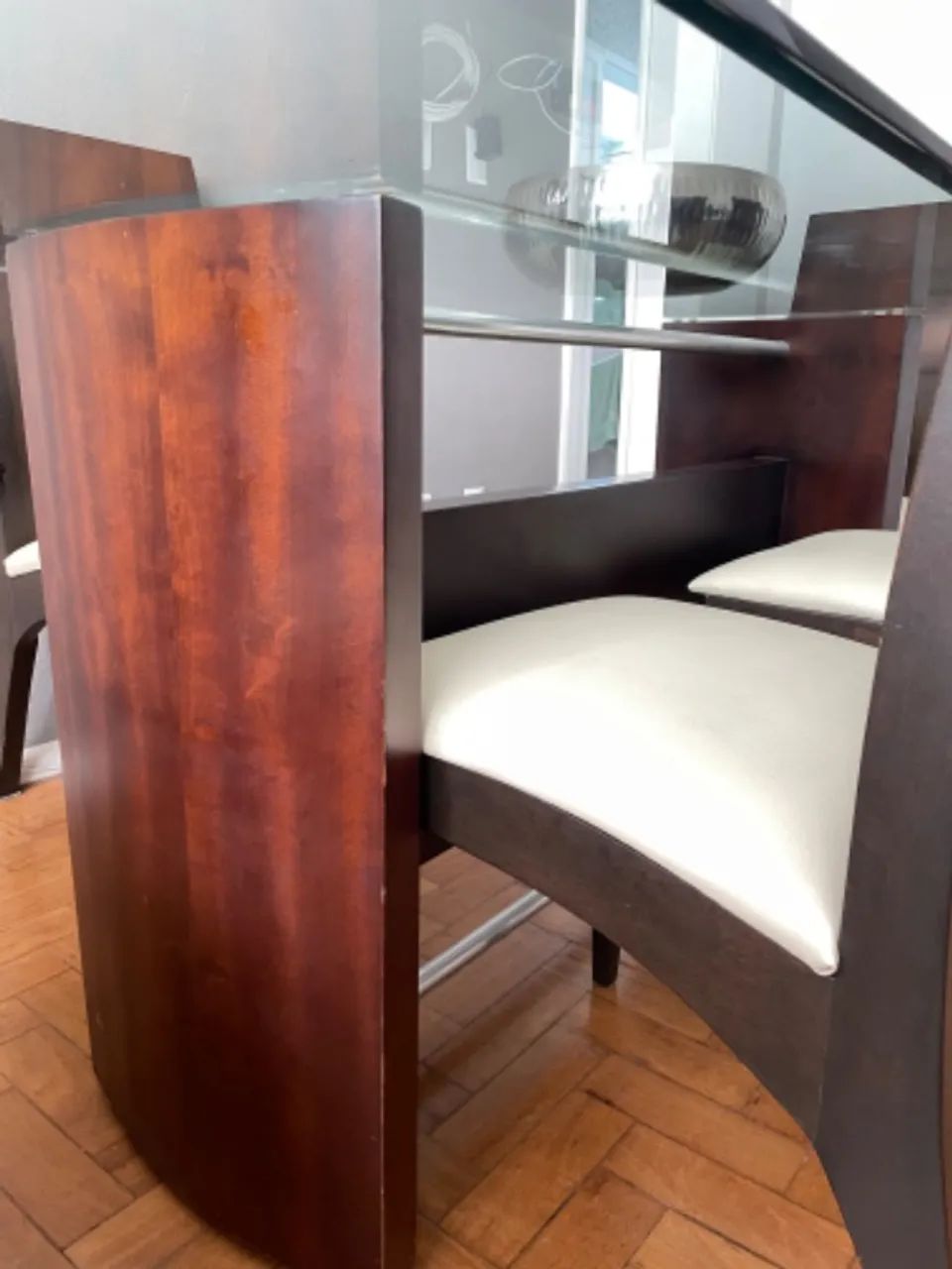Mesa de jantar de madeira com 6 cadeiras - Foto 2