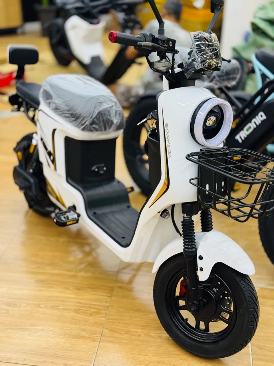 Bike Elétrica Scotter X900 StarMega (1.200W)  freios hidráulicos 