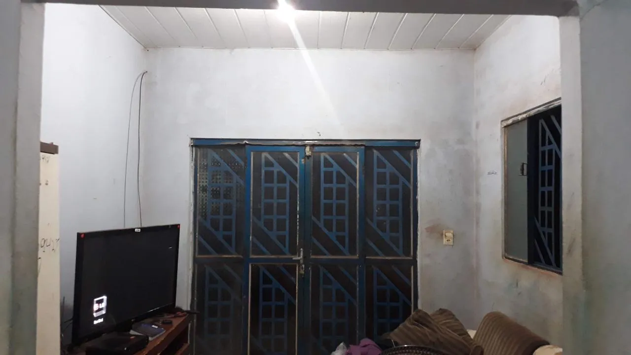 Alugo casa