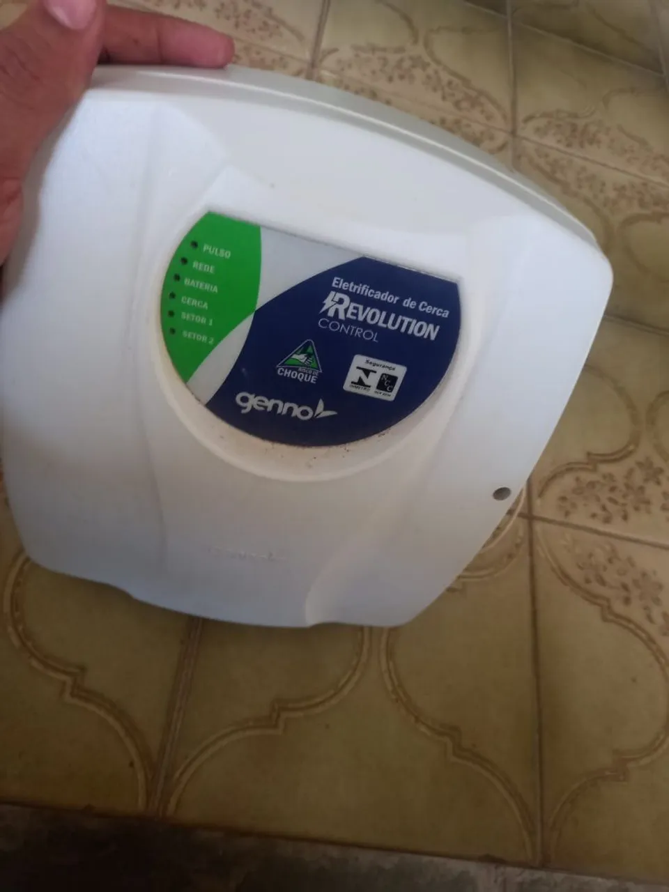 Eletrificador de Cerca Revolution Genno