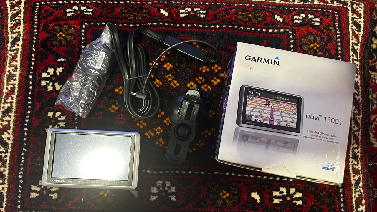 GPS Garmin nüvi 1300T - Navegação precisa e tela widescreen