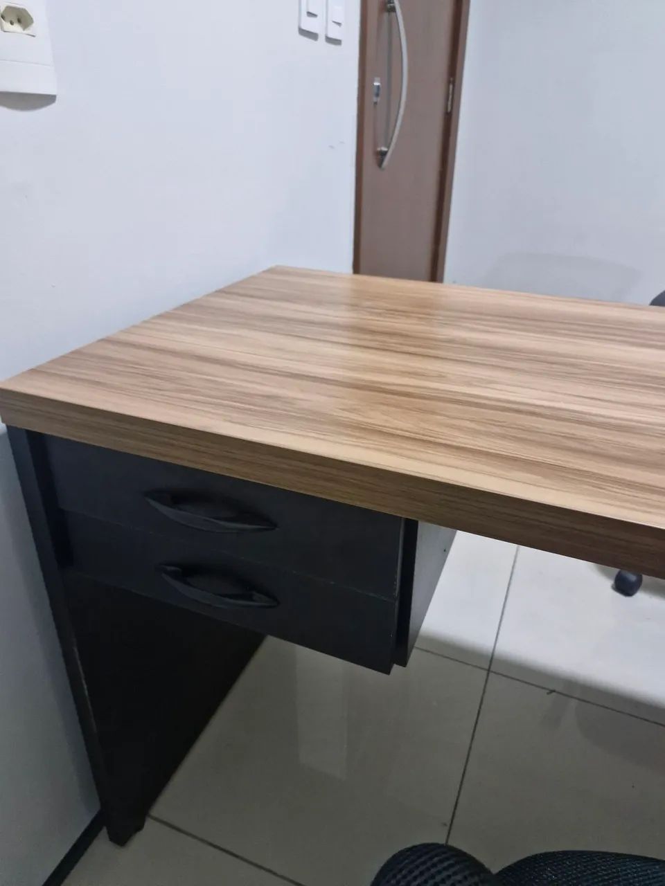 3 Mesas de Escritório com 2 Gavetas