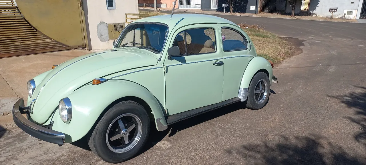 VENDE-SE FUSCA(FAFÁ)ANO 81 RESTAURADO, QUERO 24 MIL A VISTA CHAMA NO ZAP *