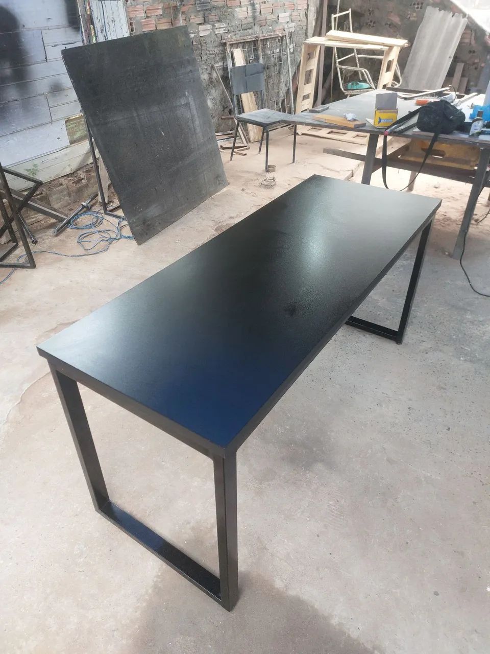 Mesa de escritório preta com design moderno - Foto 3