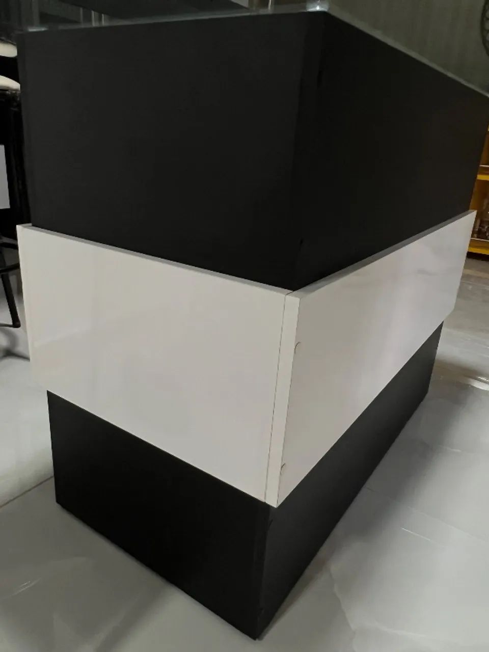 Vendo uma Mesa de Jantar p/ 6 lugares + 4 Cadeiras  - Foto 2
