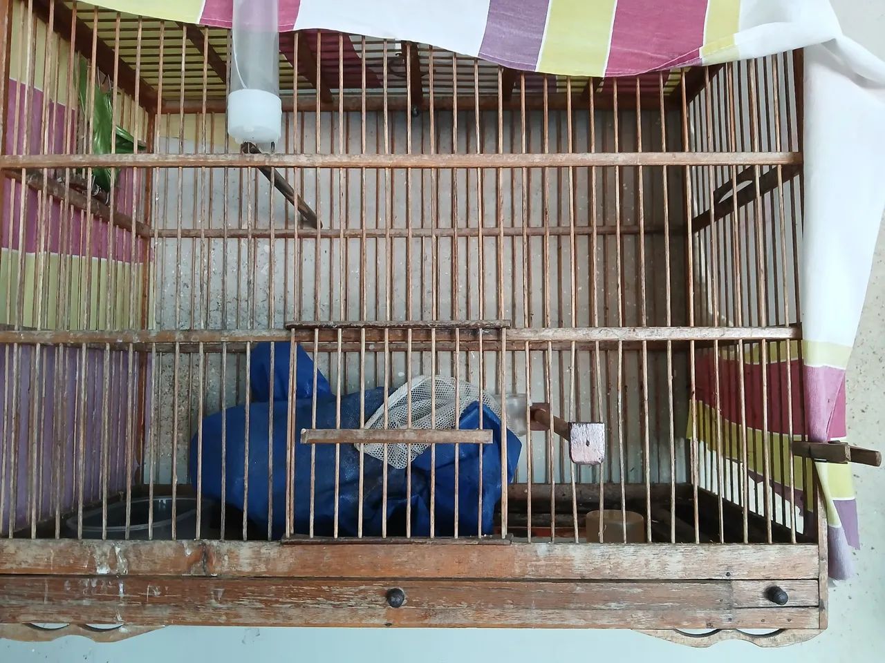 Gaiola grande de madeira