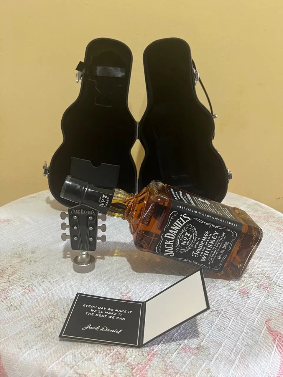 Estojo Case em Formato de Guitarra Porta Garrafa