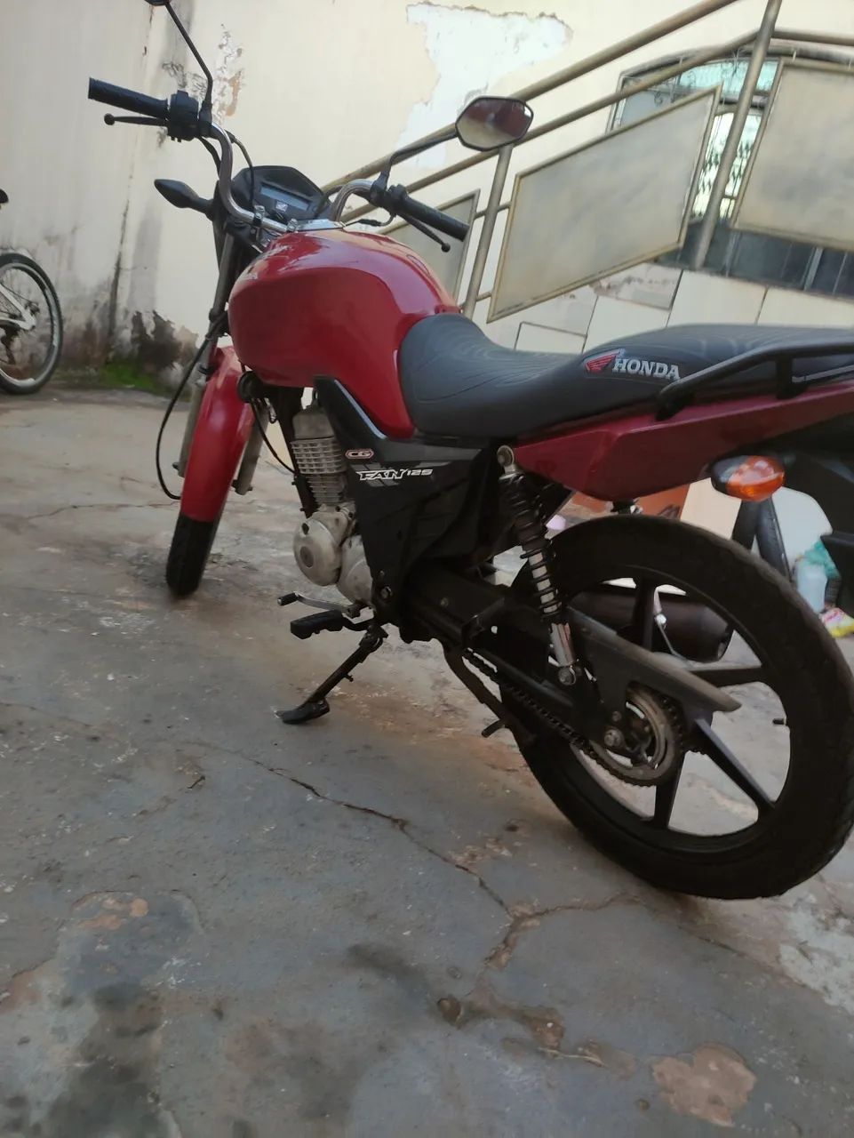 Locação de motos R$200,00 semana  aluguel de motos + R$400,00 caução. - Foto 2