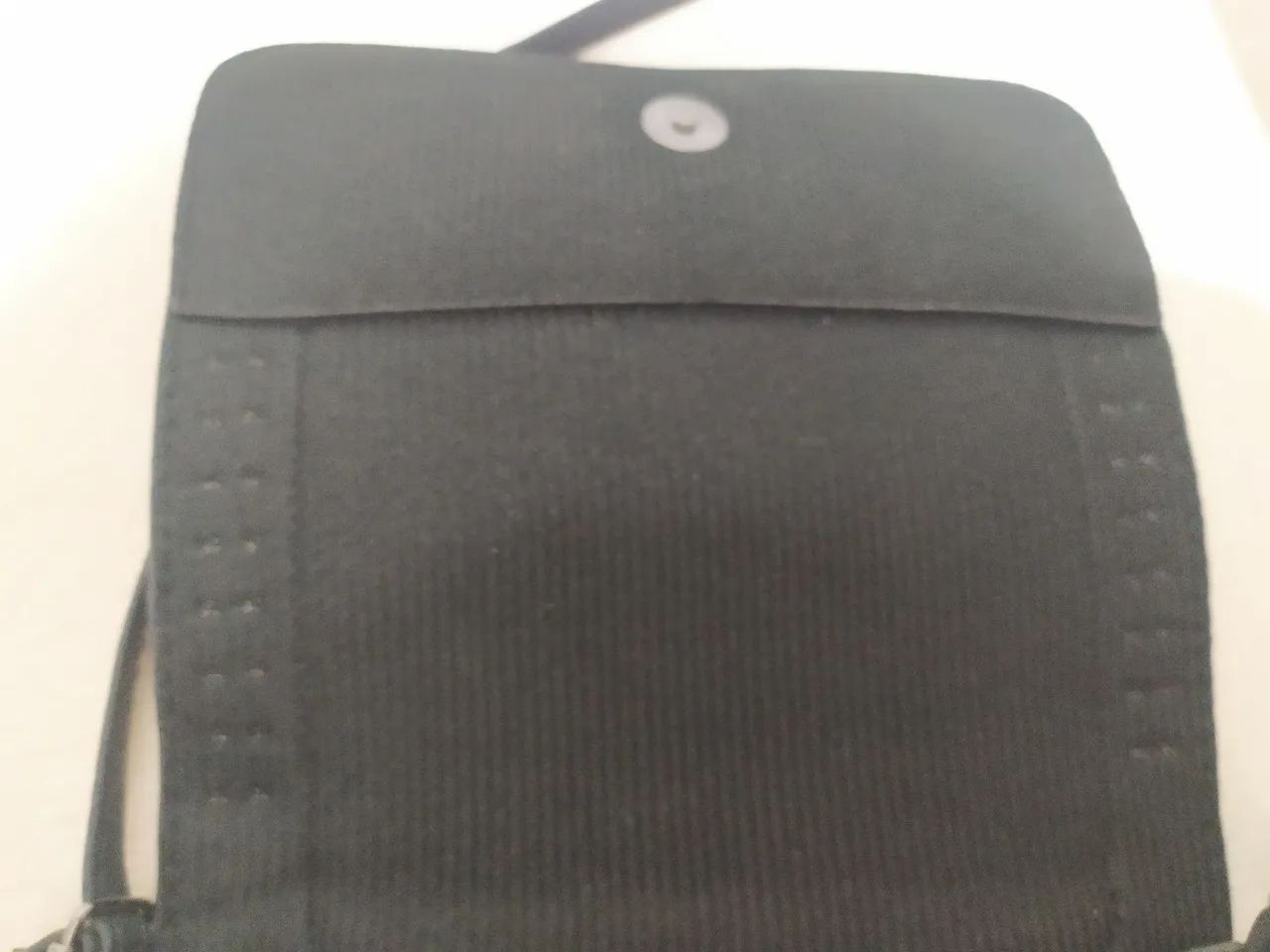 Bolsa Feminina Preta com Detalhes em Metal - Foto 2