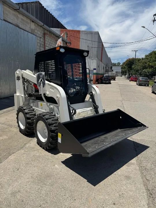 Mini carregadeira Robur RMC830 2025 Nova 0KM