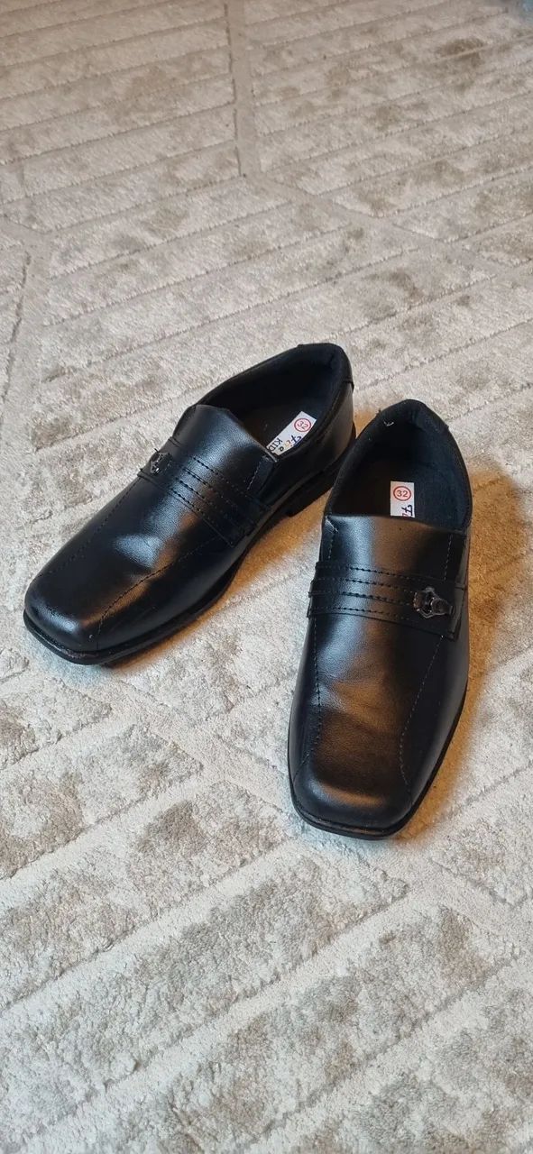 Sapato Social infantil número 32- usado apenas 1 vez