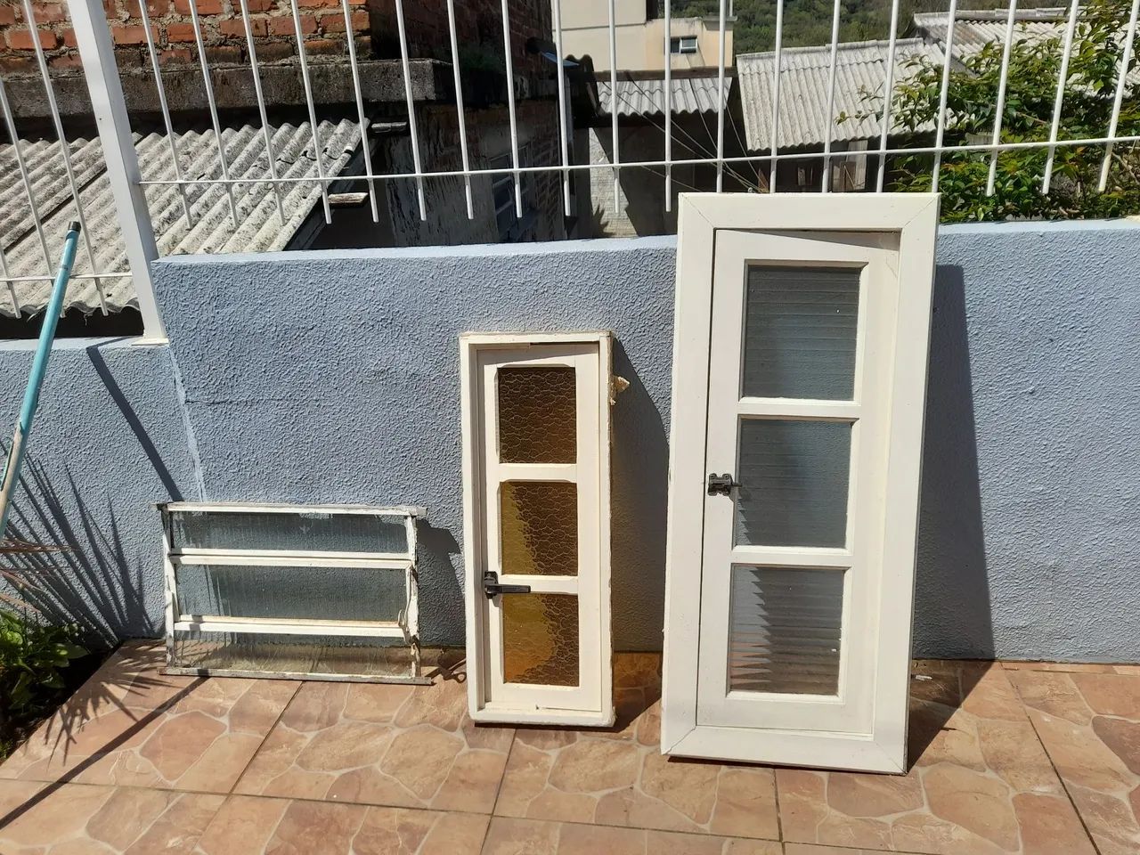  2 janelas de madeira usadas - Foto 2