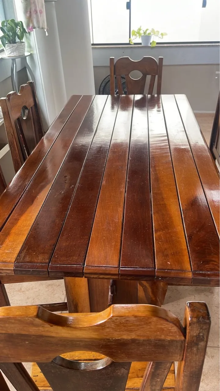 Mesa de Jantar em Madeira Maciça