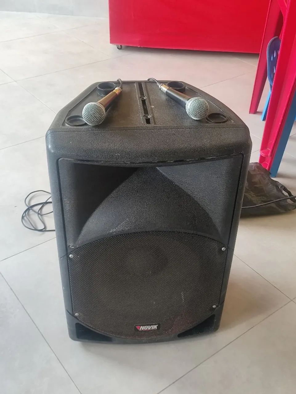 Caixa amplificada profissional com dóis microfone  e bluetooth 
