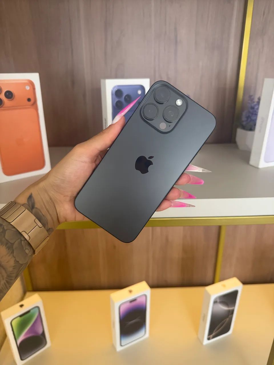 iPhone 15 Pro Max 512GB Titânio Preto  - Foto 3