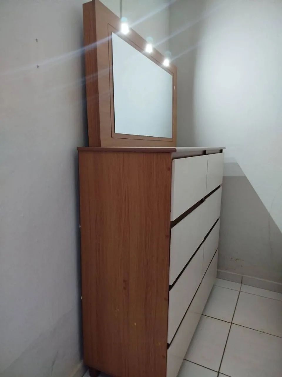 VENDO PENTEADEIRA COM ESPELHO E LUZ - Foto 2