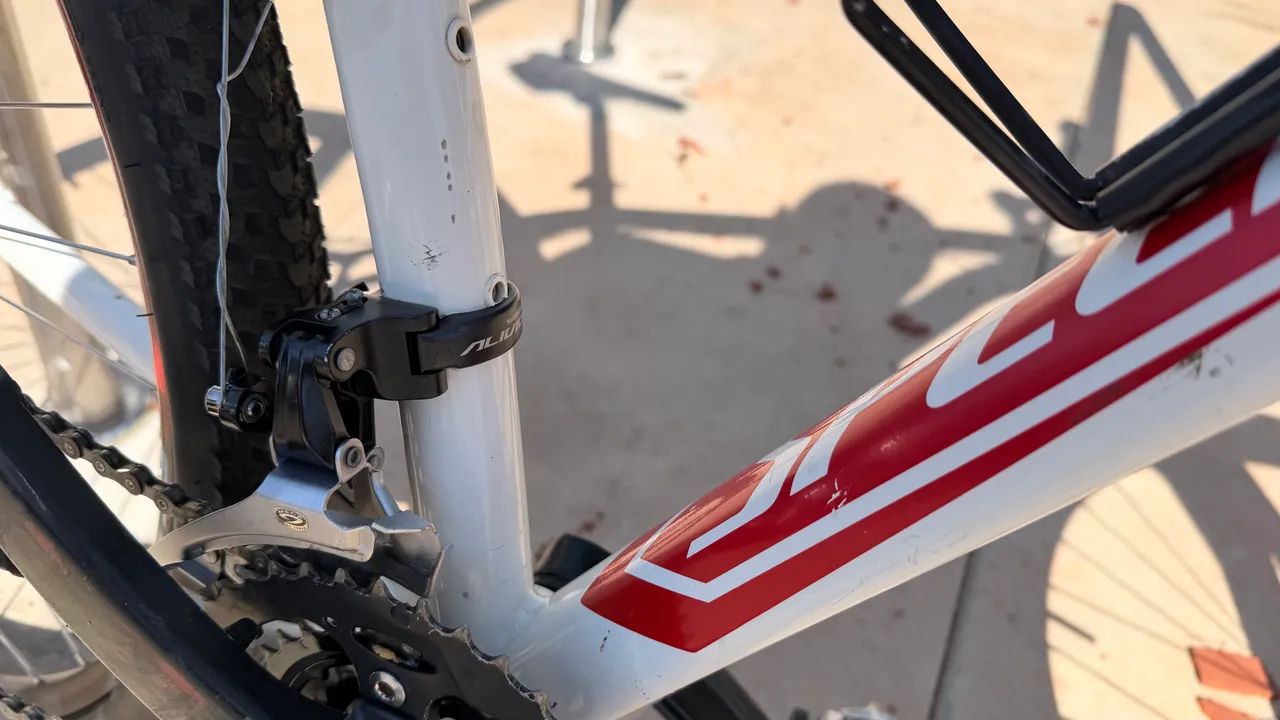 Bicicleta Specialized 29 Hardrock Shimano - Foto 2