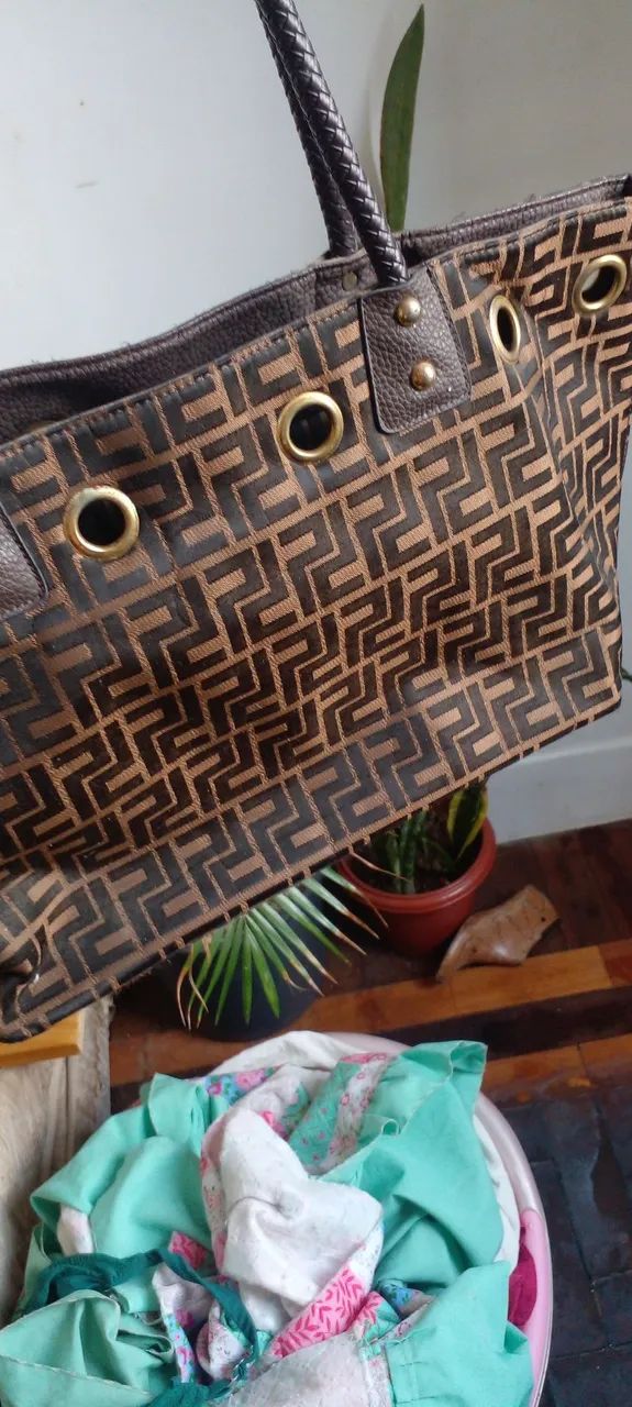 Bolsa famosa  lona e alsa de couro  em bom estado - Foto 5